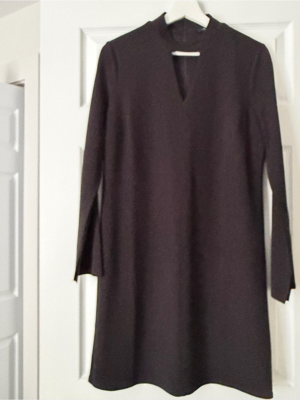 RW&CO. Black Long-Sleeve V-Notch Shift Dress
